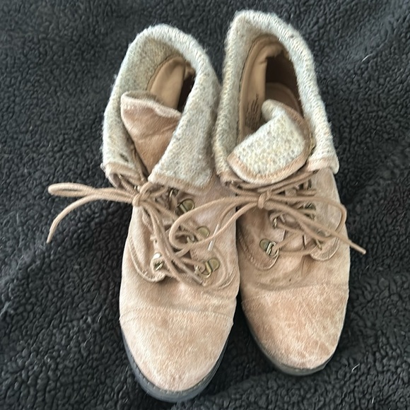 Maurice’s brown boots - Picture 1 of 3